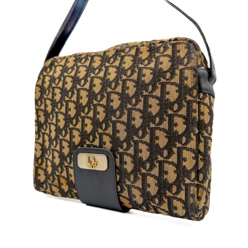 Borsa tracolla christian - a,